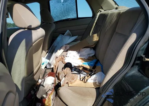 2003 Ford Crown Victoria z USA, uszkodzony, nr VIN 2FAFP73W63X154027